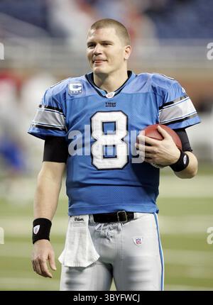 23 décembre 2007 - le quarterback des Lions de Détroit, Jon Kitna, se réchauffe avant le match contre les Chiefs de Kansas City au Ford Field à Detroit, Michigan, dimanche 23 décembre 2007. Les Lions ont vaincu les chefs, 25-20.) (Crédit image : © Kirthmon F. Dozier/Detroit Free Press via ZUMA Press Wire) Banque D'Images