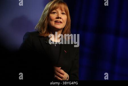 12 janvier 2014 - Detroit, mi, États-Unis - Mary Barra, nouvelle PDG de General Motors, présente le tout nouveau Canyon 2015 de GMC lors d'un événement au Russell Industrial Center de Detroit le dimanche 12 janvier 2014. (Crédit image : © Romain Blanquart/Detroit Free Press via ZUMA Press Wire) Banque D'Images