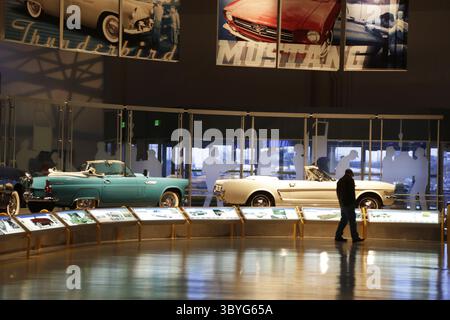 28 janvier 2015 - Owosso, mi, États-Unis - Un patron se promène dans la nouvelle tournée améliorée de l'usine Ford Rouge le 27 janvier 2015 à Detroit. La visite offre une nouvelle expérience théâtrale qui montre ce qu'il faut pour construire un F-150 dans le théâtre de l'innovation manufacturière à 360 degrés. (Crédit image : © Mandi Wright/Detroit Free Press via ZUMA Press Wire) Banque D'Images