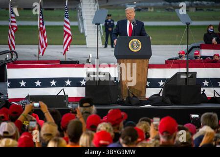 10 septembre 2020, Freeland, mi, États-Unis : le président Donald Trump parle à ses partisans lors d'un rassemblement à l'aéroport international MBS le jeudi 10 septembre 2020 à Freeland, Michigan. (Crédit image : © Mandi Wright/Detroit Free Press via ZUMA Press Wire) Banque D'Images