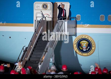 10 septembre 2020, Freeland, mi, États-Unis : le président Donald Trump se rend à Air Force One après avoir pris la parole lors d'un rassemblement à l'aéroport international MBS le jeudi 10 septembre 2020 à Freeland, Michigan. (Crédit image : © Mandi Wright/Detroit Free Press via ZUMA Press Wire) Banque D'Images