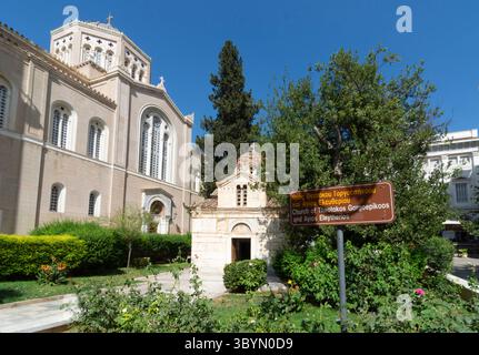 Église de Panagia Gorgoepikoos du XIIe siècle, connue aussi sous le nom De Little Metropolis, place Mitropoleos, Athènes, Grèce Banque D'Images