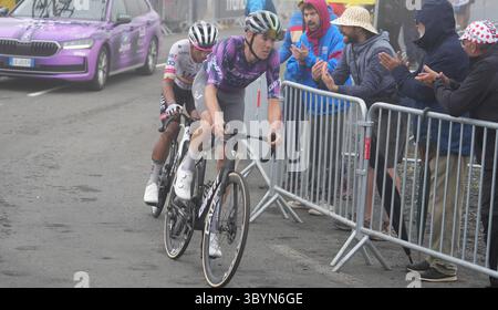 Saint Aventin, France. 19 juillet 2025. O'Connor Ben et Narváez Jhonatan lors du Tour de France 2025, épreuve cycliste UCI WorldTour, étape 14, Pau - Luchon-Superbagnères (182, 6 km) le 19 juillet 2025 à Saint-Aventin, France - photo Laurent Lairys/ABACAPRESS.COM crédit : Abaca Press/Alamy Live News Banque D'Images