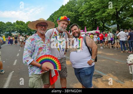 Les participants à Prato Pride, l'événement - qui fait partie du calendrier Toscana Pride - visent à promouvoir les droits et libertés LGBTQIA. Le défilé sera l'occasion de s'opposer à toutes les formes de discrimination. 21 juin 2025 - Prato, Italie (photo par Andrea Martini/NurPhoto) crédit : NurPhoto SRL/Alamy Live News Banque D'Images