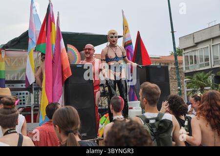Les participants à Prato Pride, l'événement - qui fait partie du calendrier Toscana Pride - visent à promouvoir les droits et libertés LGBTQIA. Le défilé sera l'occasion de s'opposer à toutes les formes de discrimination. 21 juin 2025 - Prato, Italie (photo par Andrea Martini/NurPhoto) crédit : NurPhoto SRL/Alamy Live News Banque D'Images