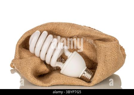 Une lampe LED avec sac de jute isolé sur fond blanc, gros plan. Banque D'Images