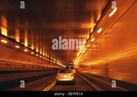 Trafic dans le tunnel Lincoln, Wischeffek, New York, États-Unis Banque D'Images