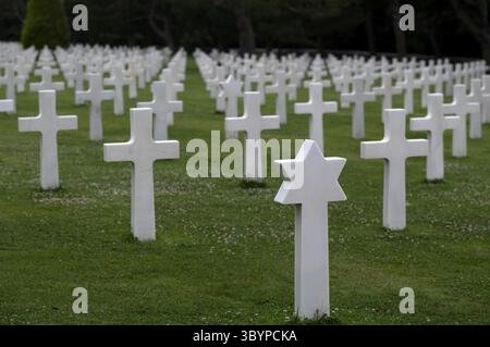 Tombe juive, pierres tombales, tombes de guerre, tombes militaires, cimetière militaire, cimetière américain de Normandie, cimetière américain de Normandie et Mémorial, Omaha Banque D'Images