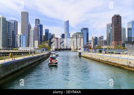 Chicago, USA - 24 mai 2014 : plusieurs petits bateaux attendent à Chicago lock, Chicago, USA Banque D'Images