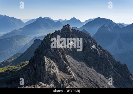 Visite de montagne difficile via la via ferrata de Mindelheim depuis Mittelberg Kleinwalsertal dans les Alpes Allgau Banque D'Images