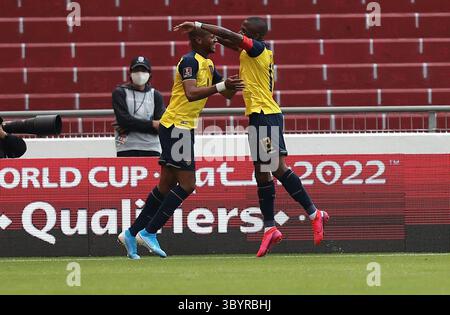 13 octobre 2020, Quito, Equateur : L'Equateur Michael Estrada (l) célèbre après avoir marqué contre l'Uruguay, lors d'un match pour les qualifications sud-américaines pour la Coupe du monde de la FIFA Qatar 2022, entre l'Equateur et l'Uruguay, au stade Liga Deportiva Universitaria, à Quito, Equateur, le 13 octobre 2020. (Crédit image : © Jose Jacome/POOL via ZUMA Press Wire) Banque D'Images