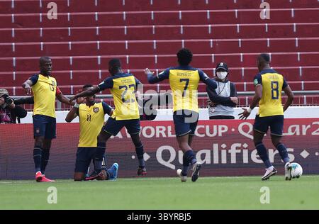 13 octobre 2020, Quito, Equateur : L'Equateur Michael Estrada (2L) célèbre après avoir marqué contre l'Uruguay, lors d'un match pour les qualifications sud-américaines pour la Coupe du monde de la FIFA Qatar 2022, entre l'Equateur et l'Uruguay, au stade Liga Deportiva Universitaria, à Quito, Equateur, le 13 octobre 2020. (Crédit image : © Jose Jacome/POOL via ZUMA Press Wire) Banque D'Images