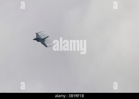 19 juin 2023, le Bourget, Seine-Saint-Denis, France : le Bourget (France), 19/06/2023.- Un chasseur multirôle français Dassault Rafale a décollé lors du salon International de l'aéronautique de Paris à l'aéroport de ParisñLe Bourget, au Bourget, France, le 19 juin 2023. Le président français Emmanuel Macron a assisté au salon aéronautique de Paris qui revient après une interruption de quatre ans. (Francia) (crédit image : © Ludovic Marin/POOL via ZUMA Press Wire) Banque D'Images