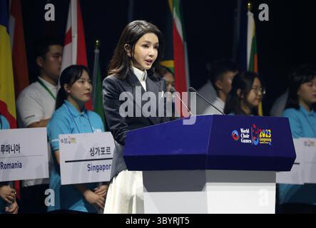 3 juillet 2023, Gangneung, Corée, République de : Gangneung (Corée, République de), 03/07/2023.- la première dame sud-coréenne Kim Keon Hee prononce un discours de félicitations lors de la cérémonie d'ouverture des Jeux mondiaux de la chorale dans la ville de la côte est de Gangneung, Corée du Sud, le 03 juillet 2023. (Abierto, Corea del sur) (crédit image : © Yonhap/POOL via ZUMA Press Wire) Banque D'Images