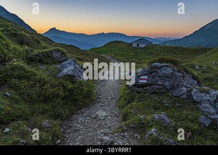 Visite de montagne difficile via la via ferrata de Mindelheim depuis Mittelberg Kleinwalsertal dans les Alpes Allgau Banque D'Images