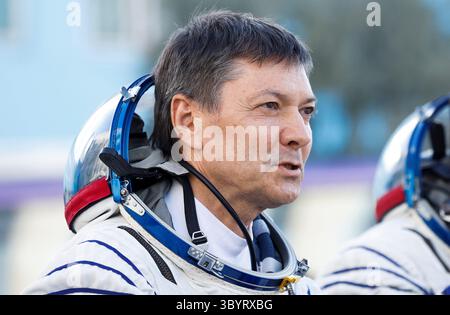 15 septembre 2023, BAÏKONOUR, Kazakhstan : Baïkonour (Kazakhstan), 15/09/2023.- le cosmonaute de Roscosmos Oleg Kononenko regarde avant le départ pour la rampe de lancement du cosmodrome de Baïkonour, Kazakhstan, le 15 septembre 2023. Les membres de l'équipage de l'expédition 70-71 Roscosmos, les cosmonautes Oleg Kononenko, Nikolai Chub et l'astronaute de la NASA Loral O'Hara, doivent faire un décollage à bord du Soyouz MS-24 vers la Station spatiale internationale (ISS) le 15 septembre 2023. (Kazajstán, Roma) (crédit image : © Maxim Shemetov/POOL via ZUMA Press Wire) Banque D'Images