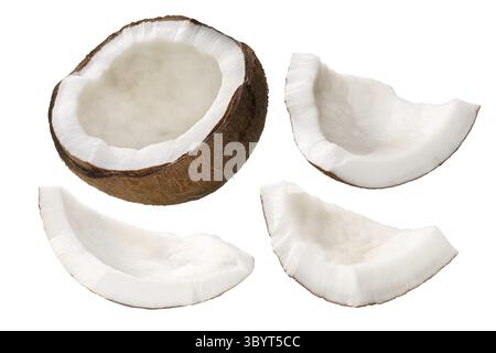 Noix de coco (Cocos nucifera), décortiquée, viande de noyau, craquelée, de forme irrégulière Banque D'Images
