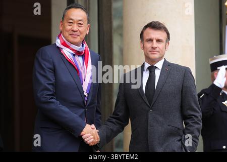 11 mars 2024, Paris, France : Paris (France), 11/03/2024.- le président français Emmanuel Macron (R) accueille le premier ministre thaïlandais Srettha Thavisin au Palais de l'Elysée à Paris, France, le 11 mars 2024. Le premier ministre thaïlandais est en visite en France jusqu'au 12 mars. (Francia, Tailandia) (crédit image : © Teresa Suarez/POOL via ZUMA Press Wire) Banque D'Images
