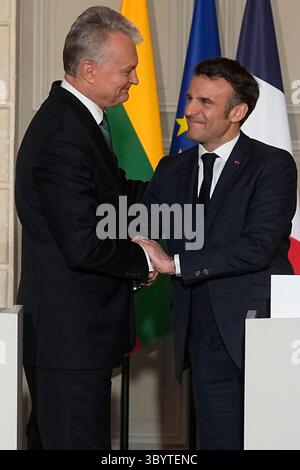 12 mars 2024, Paris, France : Paris (France), 12/03/2024.- le président français Emmanuel Macron (R) et le président lituanien Gitanas Nauseda assistent à une déclaration conjointe au Palais de l'Elysée à Paris, France, le 12 mars 2024. (Francia, Lituanie) (crédit image : © Michel Euler/POOL via ZUMA Press Wire) Banque D'Images
