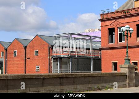 Radcliffe Civic Hub Link bâtiment installation de cadre en acier dans le Grand manchester royaume-uni Banque D'Images