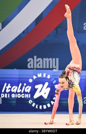 Milan, Italie. 20 juillet 2025. Varfolomeev Darja de GER vu en action lors de la compétition des clubs dans la finale de la Coupe du monde de gymnastique rythmique FIG 2025 Milan à Unipol Forum crédit : Tiziano Ballabio/Alamy Live News Banque D'Images