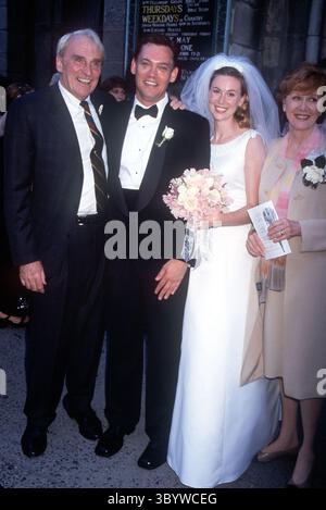1ER JANVIER 2011 -AMANDA CHAROTTE ROGERS ET KEVIN CHARLES F. MAHONEY'S WEDDING.AT GRACE CHURCH, NYC 06/03/2000.AMANDA CHAROTTE ROGERS ET KEVIN CHARLES F. MAHONEY AVEC LEURS PARENTS MARGARET HALL ROGERS ET VEACH ROGERS. (Crédit image : © John Barrett/ZUMA Press Wire) Banque D'Images