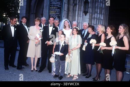 JANVIER 1, 2011 -MARIAGE D'AMANDA CHAROLTTE ROGERS ET KEVIN CHARLES F. MAHONEY.A L'ÉGLISE GRACE, NYC 06/03/2000.AMANDA CHAROTTE ROGERS ET KEVIN CHARLES F. MAHONEY EN FAMILLE. (Crédit image : © John Barrett/ZUMA Press Wire) Banque D'Images