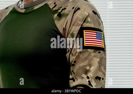 Camouflage uniforme avec drapeau américain. Uniforme militaire américain moderne Banque D'Images