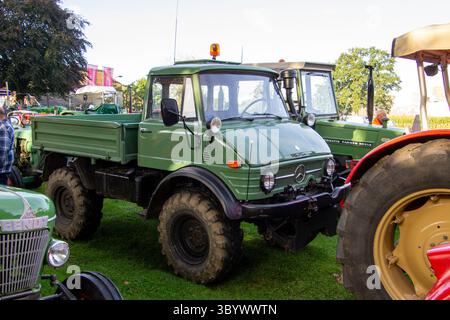 Mercedes Benz Unimog 4x4 roues hors route camion Banque D'Images