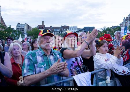 Bruxelles, Belgique. 20 juillet 2025. Festivités du Bal National, soirée de concerts à la veille de la fête nationale belge dans le quartier Marolles - Marollen à Bruxelles, dimanche 20 juillet 2025. BELGA PHOTO MARIUS BURGELMAN crédit : Belga News Agency/Alamy Live News Banque D'Images