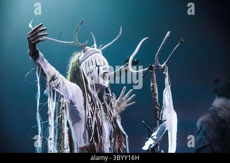 11 avril 2019 - Tilburg, pays-Bas - pays-Bas, Tilburg - 11 avril 2019. Le groupe de metal alternatif international Heilung donne un concert lors du festival de metal néerlandais Roadburn Festival 2019 à Tilburg. (Crédit photo : Gonzales photo - Peter Troest) (crédit image : © Peter Troest/Gonzales photo via ZUMA Press) Banque D'Images