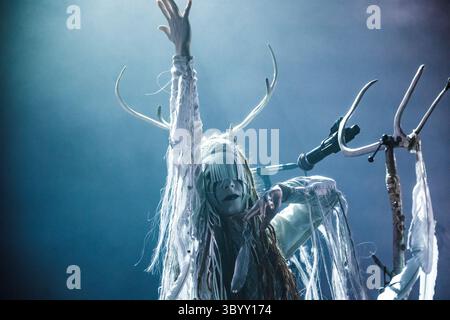 11 avril 2019 - Tilburg, pays-Bas - pays-Bas, Tilburg - 11 avril 2019. Le groupe de metal alternatif international Heilung donne un concert lors du festival de metal néerlandais Roadburn Festival 2019 à Tilburg. (Crédit photo : Gonzales photo - Peter Troest) (crédit image : © Peter Troest/Gonzales photo via ZUMA Press) Banque D'Images