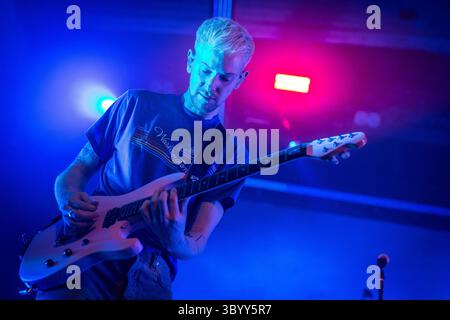 13 juin 2019 - Copenhague, Danemark - Danemark, Copenhague - 13 juin 2019. Le groupe de rock indépendant anglais The 1975 donne un concert au Tap1 à Copenhague. Ici le guitariste Adam Hann est vu en direct sur scène. (Crédit photo : Gonzales photo - Thomas Rasmussen) (crédit image : © Thomas Rasmussen/Gonzales photo via ZUMA Press) Banque D'Images