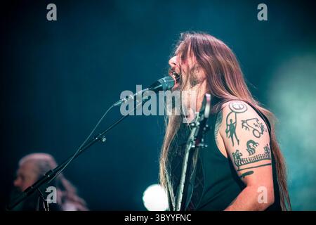 5 novembre 2020, Norvège : Oslo, Norvège. 05 novembre 2020. Le groupe norvégien Enslaved donne un concert au Rockefeller à Oslo. Ici, le chanteur et bassiste Grutle Kjellson est vu en direct sur scène., Credit :Terje Dokken / Gonzales photo / ZUMA Press (Credit image : © Terje Dokken / Gonzales/Gonzales photo via ZUMA Press) Banque D'Images
