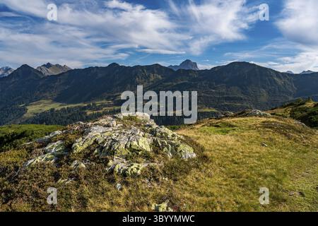 Fantastique tour de montagne d'automne sur le Hoher IFEN dans les Alpes Kleinwalsertal Allgau Banque D'Images