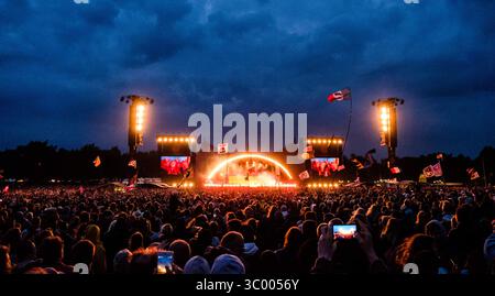28 juin 2017 - Roskilde, Angleterre, Danemark - Danemark, Roskilde - 28 juin 2017. La zone en face de l'Orange Stage regorge de mélomanes et de festivaliers lors d'un concert live avec le Weeknd pendant le festival de musique danois Roskilde Festival 2017. (Crédit image : © Flemming Bo Jense/Gonzales photo via ZUMA Press) Banque D'Images