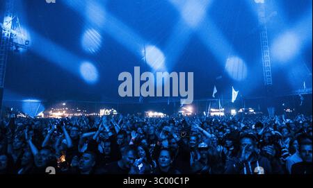 5 juillet 2019 - Roskilde, Danemark - Roskilde, Danemark. 05 juillet 2019. Les festivaliers assistent à un concert avec les Britanniques lors du festival de musique danois Roskilde Festival 2019. (Crédit photo : Gonzales photo - Flemming Bo Jensen) (crédit photo : © Flemming Bo Jense/Gonzales photo via ZUMA Press) Banque D'Images