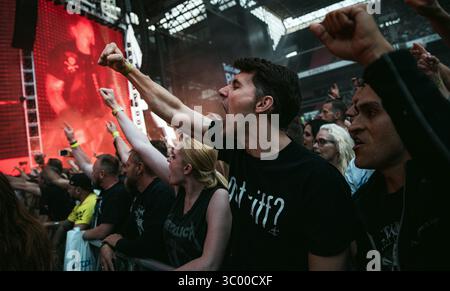 11 juillet 2019, Copenhague, Danemark : Copenhague, Danemark. 11 juillet 2019. Les amateurs de concert assistent à un concert live avec le groupe de heavy metal américain Metallica à Telia Parken à Copenhague. (Crédit photo : Gonzales photo - Nikolaj Bransholm) (crédit image : © Nikolaj Bransholm/Gonzales photo via ZUMA Press) Banque D'Images