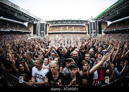11 juillet 2019 - Copenhague, Danemark - Copenhague, Danemark. 11 juillet 2019. Les amateurs de concert assistent à un concert live avec le groupe de heavy metal américain Metallica à Telia Parken à Copenhague. (Crédit photo : Gonzales photo - Christian Hjorth) (crédit image : © Christian Hjorth/Gonzales photo via ZUMA Press) Banque D'Images