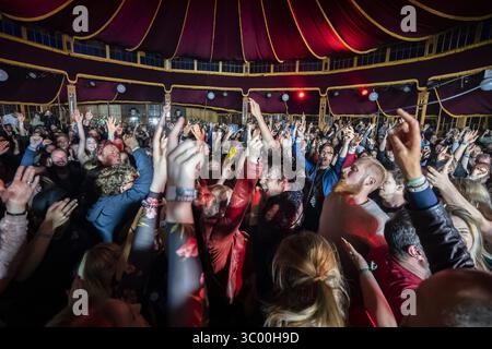 13 juin 2019 - Bergen, Norvège - Bergen, Norvège - 13 juin 2019. La chanteuse, compositrice et musicienne anglaise Barns Courtney donne un concert en direct lors du festival de musique norvégien Bergenfest 2019 à Bergen. (Crédit photo : Gonzales photo - Jarle H. Moe) (crédit image : © Jarle H. Moe/Gonzales photo via ZUMA Press) Banque D'Images