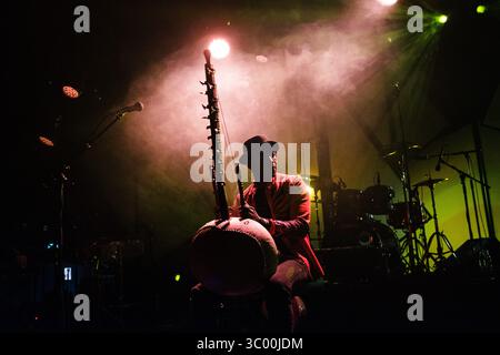 5 juillet 2019 - Roskilde, Danemark - Roskilde, Danemark. 05 juillet 2019. La chanteuse et musicienne gambienne Dawda Jobarteh donne un concert en direct lors du festival de musique danois Roskilde Festival 2019. (Crédit photo : Gonzales photo - Malthe Ivarsson) (crédit image : © Malthe Ivarsson/Gonzales photo via ZUMA Press) Banque D'Images