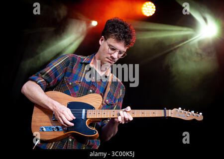15 août 2019, Trondheim, Norvège : Trondheim, Norvège. 15 août 2019. Le groupe américain Whitney donne un concert au festival de musique norvégien Pstereo 2019 à Trondheim. Ici le guitariste Max Kakacek est vu en direct sur scène. (Crédit photo : Gonzales photo - Tor Atle Kleven) (crédit image : © Tor Atle Kleven/Gonzales photo via ZUMA Press) Banque D'Images