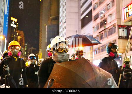 31 août 2019, Hong Kong, République populaire de Chine : Hong Kong, Chine. 31 août 2019. Les émeutes s'intensifient dans différents districts après le rassemblement pacifique non autorisé. Ici, les manifestants sont vus à Causeway. (Crédit image : © Gonzales/Gonzales photo via ZUMA Press) Banque D'Images