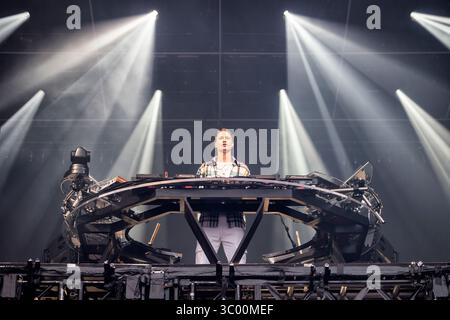 2 juillet 2022, Norvège, Oslo, Ullevaal Stadion : Oslo, Norvège. 02 juillet 2022. Le producteur, DJ et remixeur norvégien KYGO donne un concert au stade Ullevaal d'Oslo., Credit :Terje Dokken / ZUMA Press (Credit image : © Terje Dokken/Gonzales photo via ZUMA Press) Banque D'Images