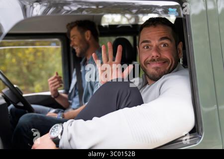 Limitless (2022 - )saison 1, épisode 4 'Force' Chris Hemsworth et le scientifique sportif Ross Edgley sont de retour sur la route. Ils discutent de changer la formation de Chris pour l'aider à devenir plus fort. *Filmstill - usage éditorial seulement* Voir instructions spéciales. CAP/TFS image fournie par Capital Pictures Banque D'Images