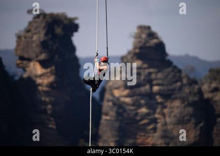 Limitless (2022 - )saison 1, épisode 4 'Force' Chris Hemsworth participe à une ascension extrême de corde. *Filmstill - usage éditorial seulement* Voir instructions spéciales. CAP/TFS image fournie par Capital Pictures Banque D'Images