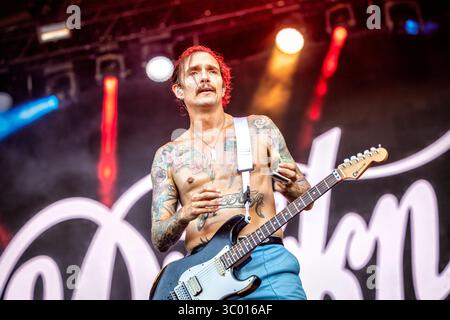 24 juin 2022, Norvège, Oslo, Ekebergsletta : Oslo, Norvège. 24 juin 2022. Le groupe de rock britannique The Darkness donne un concert live lors du festival de musique norvégien tons of Rock 2022 à Oslo. Ici le chanteur et guitariste Justin Hawkins est vu en direct sur scène., Credit :Terje Dokken / ZUMA Press (Credit image : © Terje Dokken/Gonzales photo via ZUMA Press) Banque D'Images