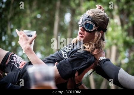 18 juin 2022, Danemark, Copenhague : Copenhague, Danemark. 18 juin 2022. L'ambiance est excellente parmi les festivaliers au populaire festival danois de heavy metal Copenhague 2022 à Copenhague., Credit :Sebastian Dammark / ZUMA Press (Credit image : © Sebastian Dammark/Gonzales photo via ZUMA Press) Banque D'Images