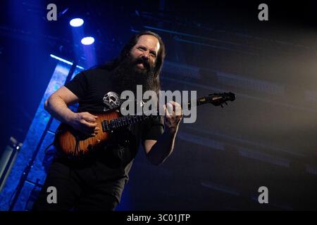 20 mai 2022, Norvège, Trondheim : Trondheim, Norvège. 20 mai 2022. Le groupe de metal progressif américain Dream Theater donne un concert live Trondheim Spektrum à Trondheim. Ici le guitariste John Petrucci est vu en direct sur scène., Credit :Tor Atle Kleven / ZUMA Press (Credit image : © Tor Atle Kleven/Gonzales photo via ZUMA Press) Banque D'Images