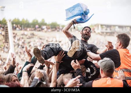 18 juin 2022, Danemark, Copenhague : Copenhague, Danemark. 18 juin 2022. L'ambiance est excellente parmi les nombreux fans de heavy metal et les festivaliers au populaire festival danois de heavy metal Copenhague 2022 à Copenhague., Credit :Peter Troest / ZUMA Press (Credit image : © Peter Troest/Gonzales photo via ZUMA Press) Banque D'Images